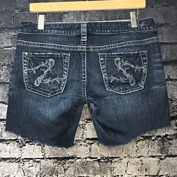 Silver Jeans Shorts - Picture 2 of 2